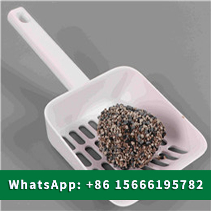 GREY AND WHITE BENTONITE CAT LITTER